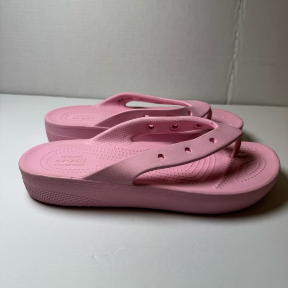 Crocs Classic Platform Flip Flops - Picture 4 of 10